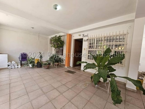 Gbf 25-15344 Turmero Centro Vendo Bella Casa Con Terreno Contácteme Ya.