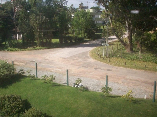 Apartamento En Venta De 2 Dormitorios En Playa Brava