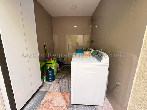 Bello Townhouse En Venta Ubicado En La Morita Urb Karol Home Ii Db 24-27080