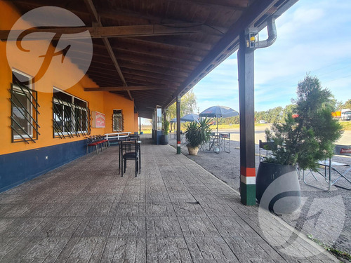 Oportunidad De Inversión En San Pedro Sobre Ruta 9 I Parador La Granja Con Salón Para 850 Comensales I Con Bajada Oficial Sobre Rn9 I Una Casa Con Pileta