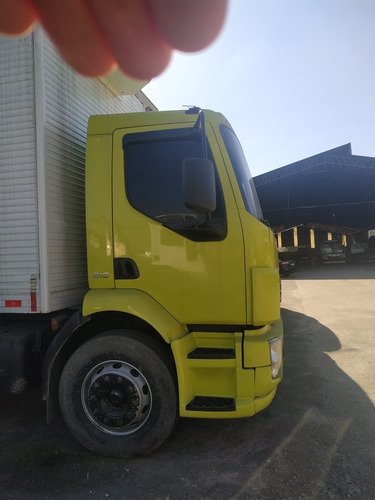 Volvo Vm 210 2011 Toco 4x2 Baú 6,60 Metros