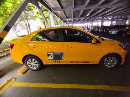 Taxi Kia Sephia 2023.
