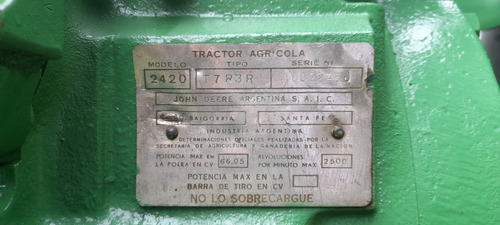 Tractor John Deere Modelo 2420 Reparado