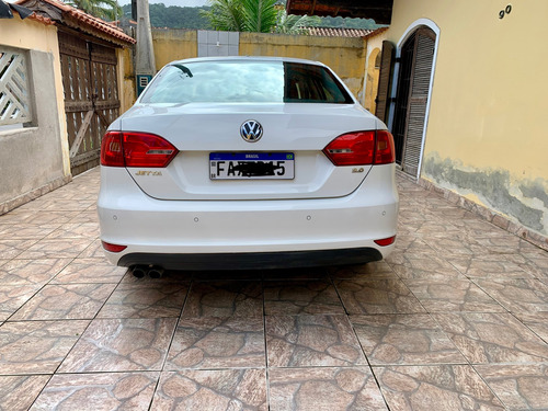 Volkswagen Jetta 2.0 Comfortline Flex 4p Automática