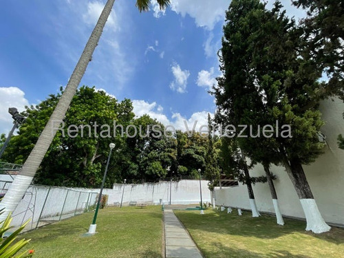 En Alquiler Casa En Urb El Castaño #25-14338 Rm