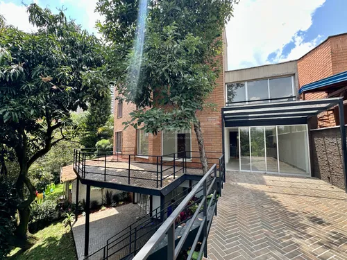 Casa En Arriendo En El Poblado. Cod A776077