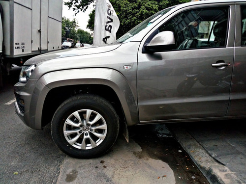 Imagen 10 de 15 de Volkswagen Amarok Comfortline 4x2 Manual 0km My 2022