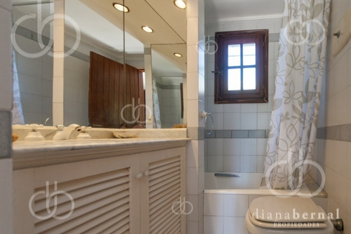 Punta Del Este, Casa En Mansa Con Piscina Climatizada Y 4 Dormitorios .- Ref: 41879