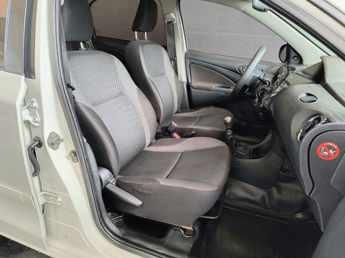 Toyota Etios X Plus 1.5 (Flex)