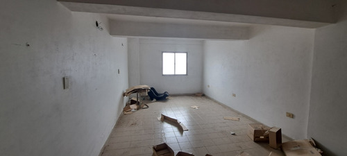Local En Las Toninas Con Vivienda Sobre Calle 1