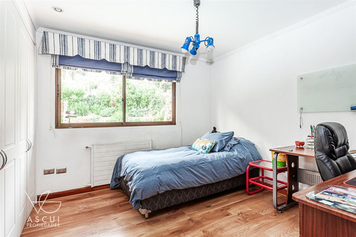 Casa En Venta De 4 Dorm. En Lo Barnechea