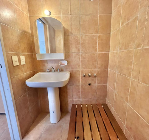 Canchero Dos Ambientes Con Dos Baños Y Cochera, En La Lucila.