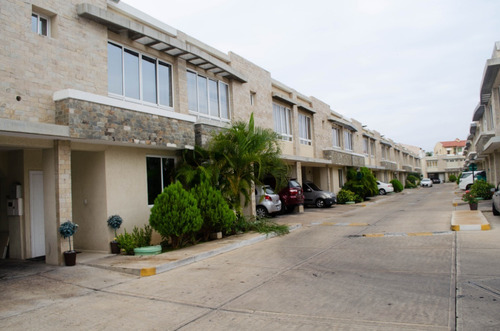 Imagen 3 de 11 de Se Alquila Townhouse Res. Costa Dorada Lecheria Maria Jose Chaparro