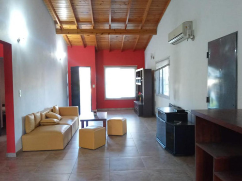 Casa En Venta En Barrio Los Arenales-3 Ambientes-seguridad-apto Crédito.
