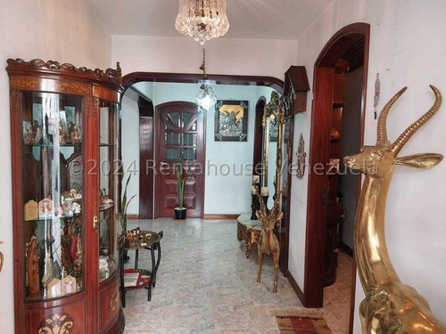 Casa En Venta En El Llanito En Calle Cerrada Con Vigilancia, Excelente Oportunidad De Inversion 25-6765 Jc
