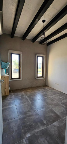 Casa En Venta - 4 Dormitorios 3 Baños - Cocheras - 870mts2 - Escobar