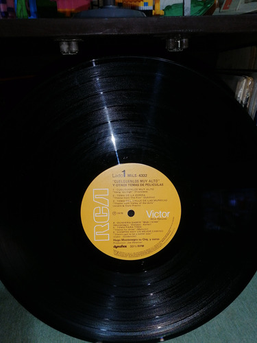 Vinilo De Cuelguenlos Muy Alto De Hugo Montenegro (Usado)
