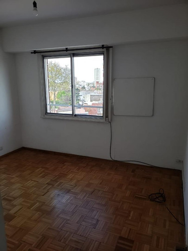 Imagen 17 de 21 de 4 Amb. Villa Luro, Av. Juan B. Justo 7800. Lateral Muy Lumin