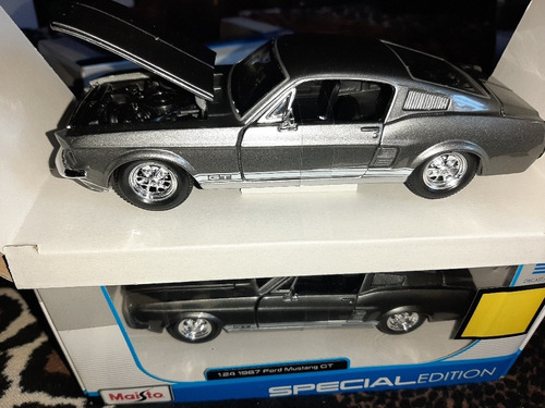 Autos De Coleccion Material: Metalico,escal 1:24 18cm Maisto