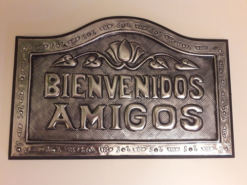 Placa Decorativa. Bienvenidos Amigos. Artesanal. Aluminio. 