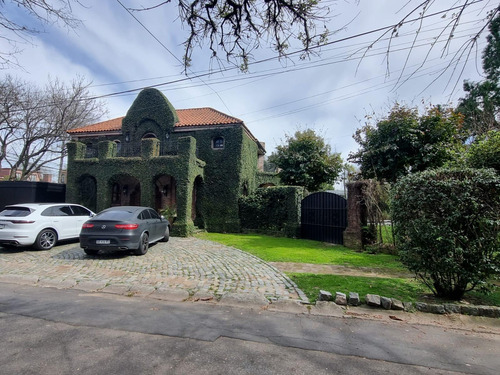 Casa De 6 Ambientes En Venta Con Cochera En Las Lomas De San Isidro