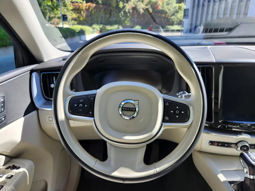 Volvo Xc60 2.4 T5 Momentum At 4x4 2020
