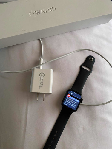 Imagen 3 de 3 de Apple Watch Series 7 41 Mm, Un Mes De Uso