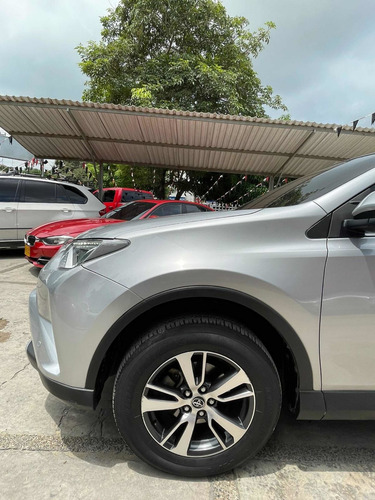 Imagen 2 de 11 de Toyota Rav4 2017 2.5 Xroad