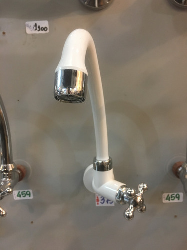 Imagen 3 de 3 de Canilla De Pared Cruz O Pomo Unitario Abs Cocina Pico Alto