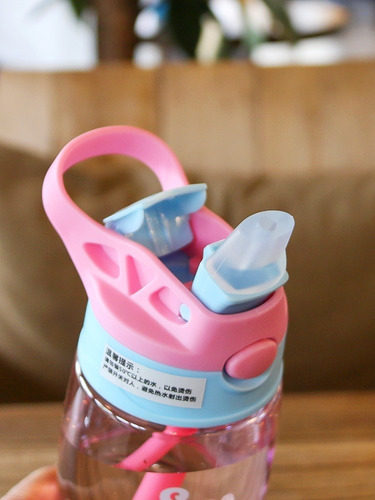 Botella de agua para niños con caño retráctil sin BPA, color rosa