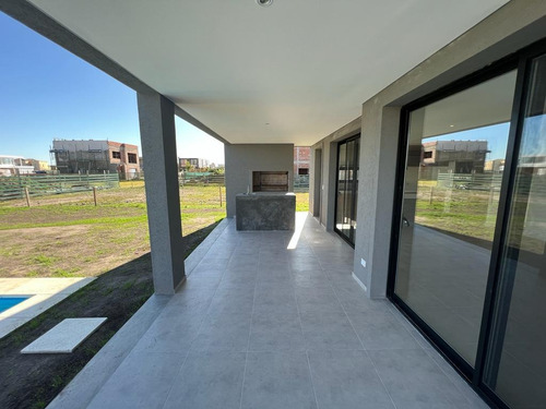 Imagen 29 de 30 de Casa - 3 Dorm - Pileta - Araucarias