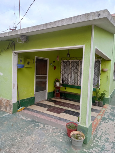 Dos Casas Con Amplio Jardín