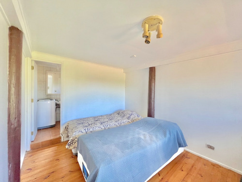 Venta De Interesante Casa A Pasos De Todo, Cachagua