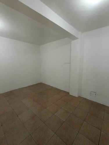 Imagen 9 de 10 de Local Empresarial Con Cuatro Oficinas O Consultorios Y Lobby
