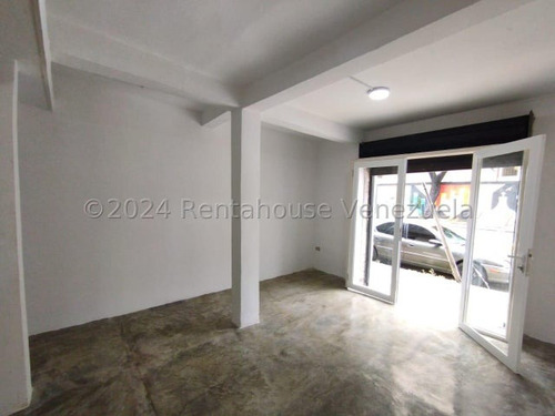 Karen García Alquila Local Comercial De 28 Mts2 A Pie De Calle Al Este De Barquisimeto, Con Un Espacio Ideal Para Establecer Un Negocio De Ventas O De Servicios, Alto Tráfico Vehicular Y Peatonal.