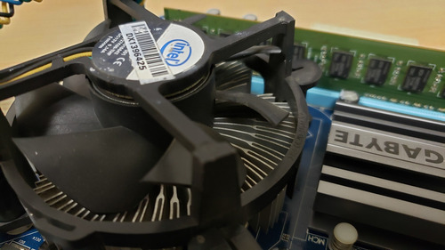 Kit Placa Mãe - Gigabyte - Processador Celeron E3300