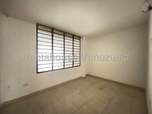 Casa En Alquiler Amoblada Bien Ubicada Con Agua Constante Seguridad 3 Habitaciones 3 Baños Lista Para Mudarse Nela 25-14786