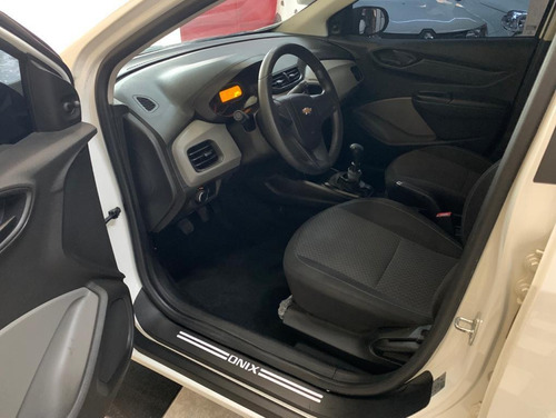 Imagem 5 de 11 de Chevrolet Onix Joy 1.0 1.0 Branca 2018/2019 Flex Mec