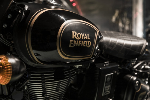 Royal Enfield Classic 500 Black Tribute Disponible