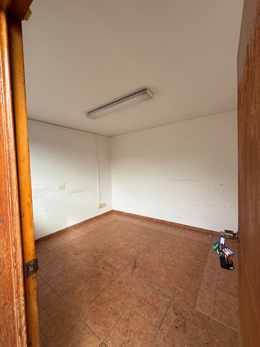 Arriedo Comercial 14 Oficinas, Sala De Reuniones, 12 Est.