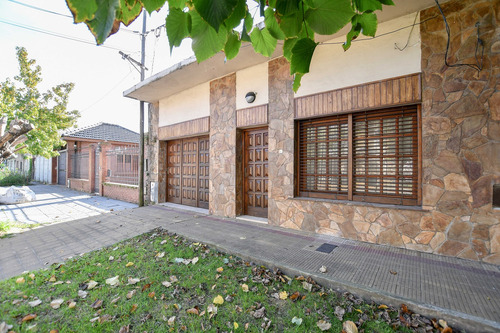 Casa  En Venta En Tolosa, La Plata, G.b.a. Zona Sur