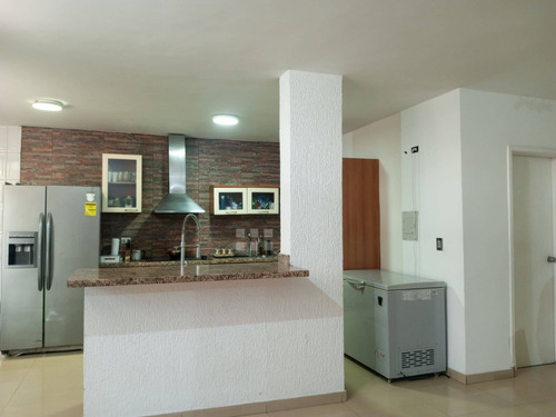 Amplio Townhouse En Venta - Laguna Blanca Ii - Nueva Barcelona
