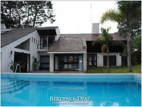 Hermosa Casa En Venta Con Un Entorno Natural Excepcional En Cantegril De Punta Del Este- Ref: 61