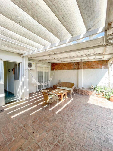 Casa En Venta En Pergamino Con Patio Y Cochera