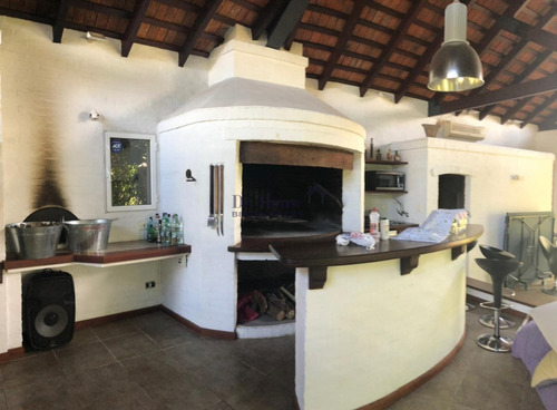Casa En Pinares A 1 Cuadra De La Playa!- Ref: 235