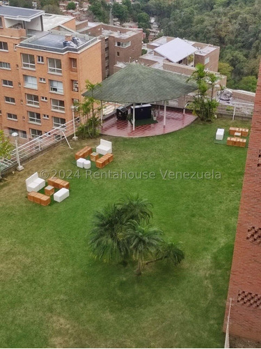 Alquiler De Cómodo Apartamento En Lomas Del Sol / Cl. Mls-24-21217