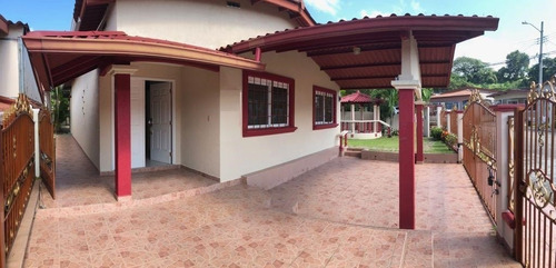 Casa En Venta Panamá Villa Del Golf Cercada En Comunidad Cer