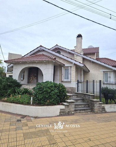 Casa En Venta De 3 Dormitorios C/ Cochera En Tandil