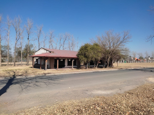 Local Chacras De La Villa, San Isidro Padre Luchesse