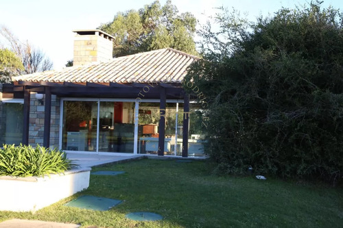 Veramansa Apartamento En Venta De Dos Dormitorios.